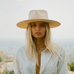 IVORY RANCHER // LACK OF COLOR // MEDIUM